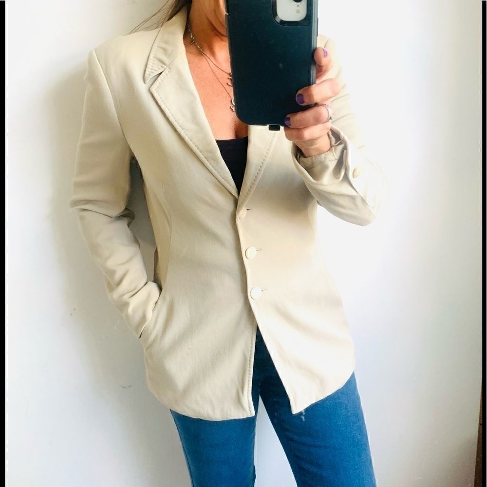Escada Classic Virgin Wool Beige Jacket W/ pockets
